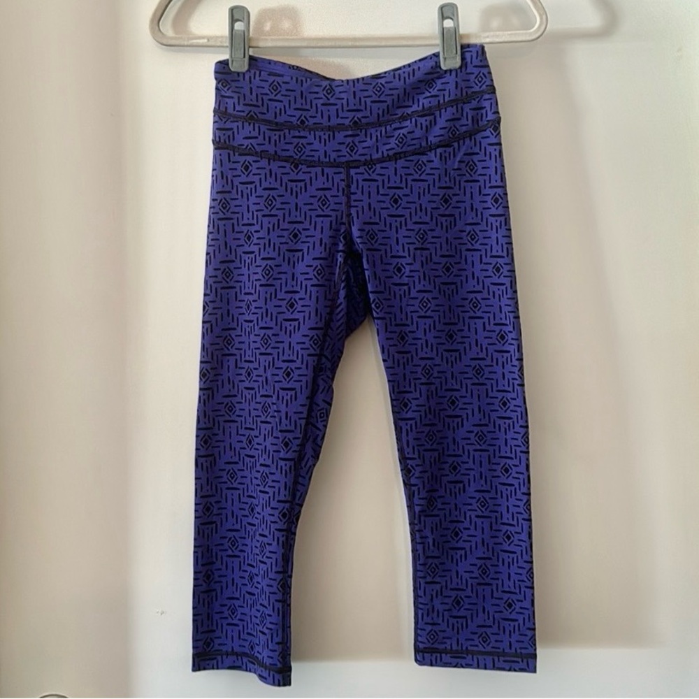 Lucy Purple and Black Patterned Capri Leggings